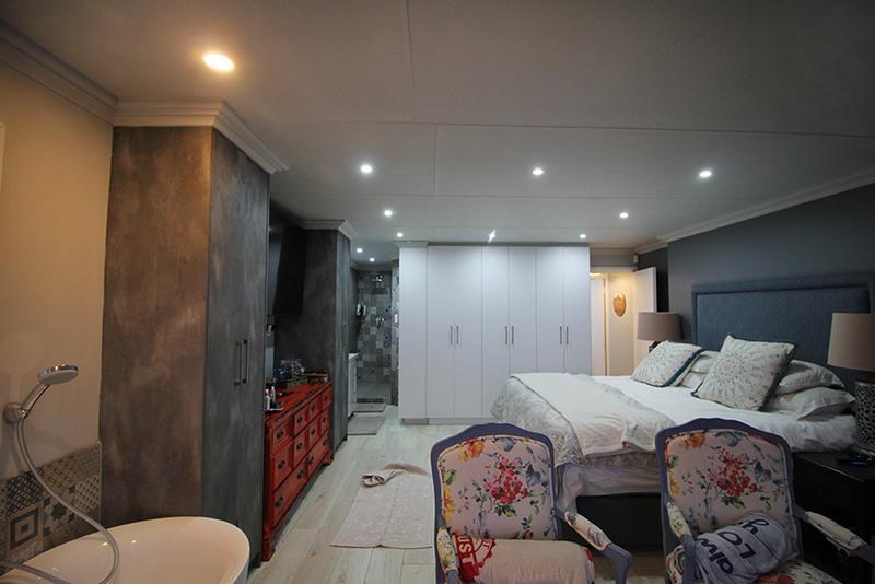 6 Bedroom Property for Sale in Reebok Western Cape